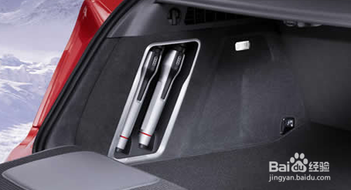 买车多年才发现，汽车后备箱竟隐藏诸多实用功能