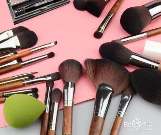 如何清理化妆工具