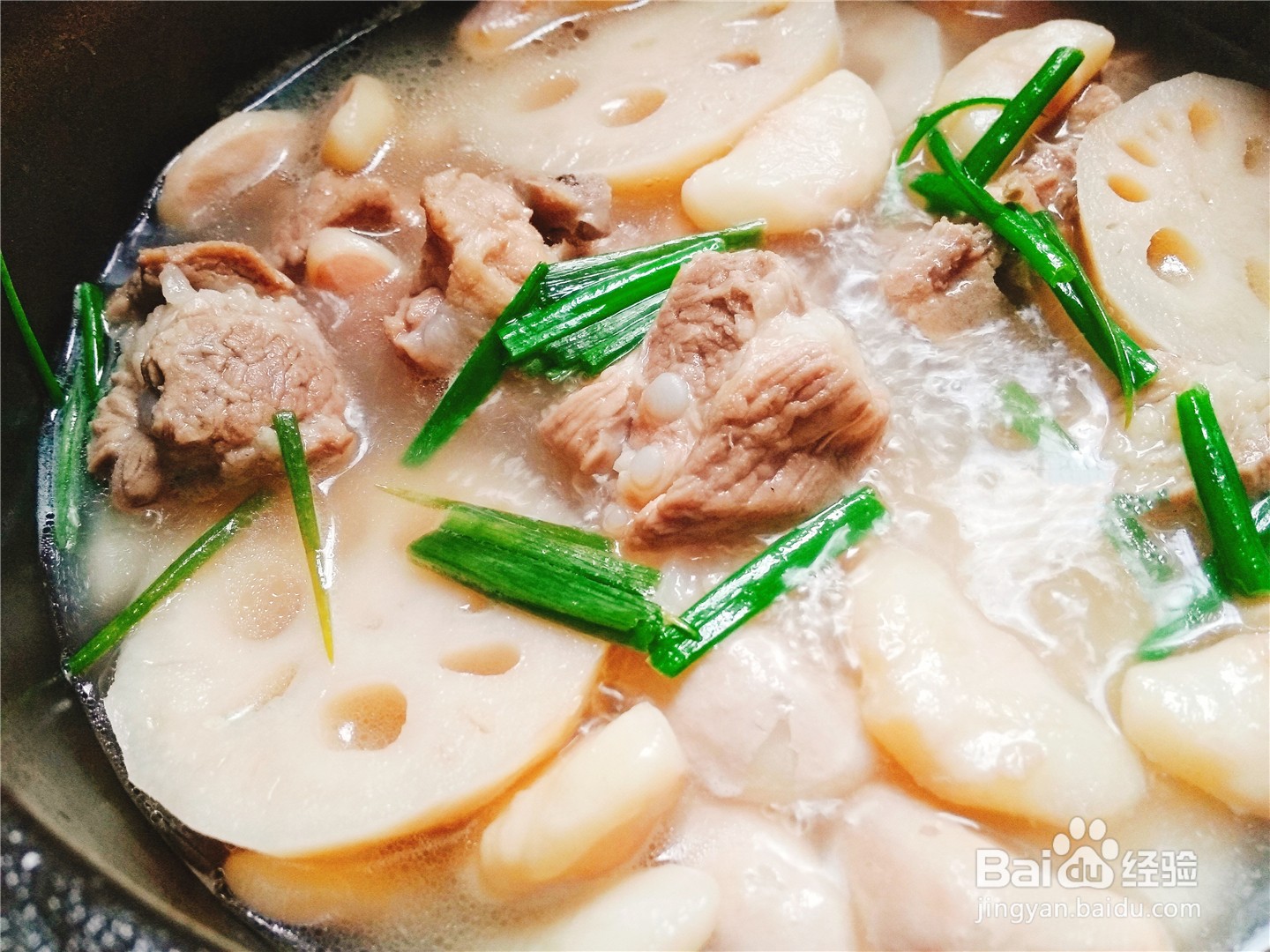 菱角莲藕排骨汤的做法