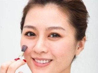 台湾美妆达人支招 水汪汪桃花妆恋爱顺利