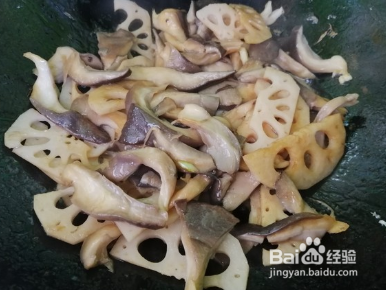 蘑菇藕片炒鸡蛋的做法