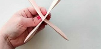 简单又漂亮纸花的折法图解 有16个花瓣!