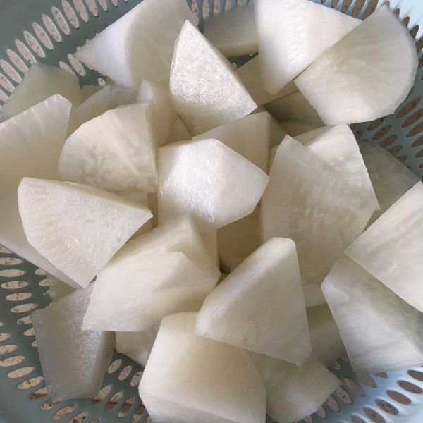 红烧萝卜牛腩煲