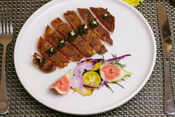 眼肉牛排鲟鱼鱼子酱