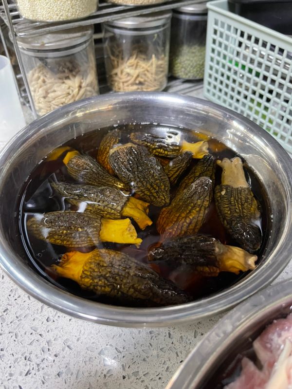 山药羊肚菌炖排骨汤