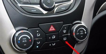 雨天后视镜有水怎么办 如何让雨天后视镜能看见