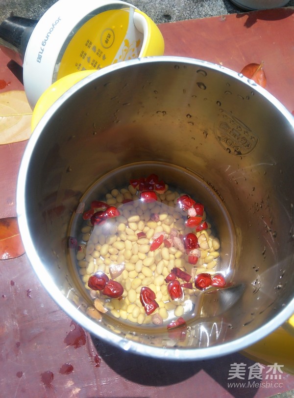 红枣花生枸杞豆浆