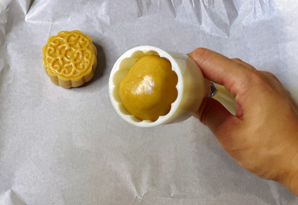 广式金沙奶黄月饼