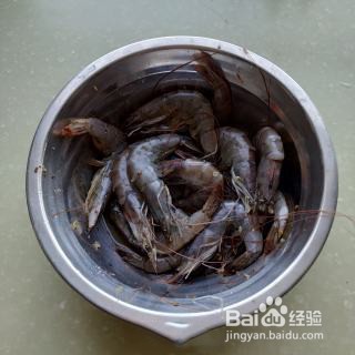 如何在家就能简单制作一份油焖大虾呢?