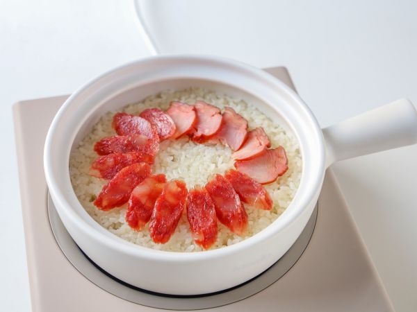 广式腊味煲仔饭