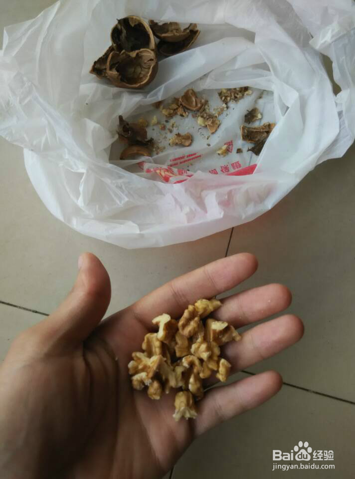 开核桃技巧（不用特殊工具）