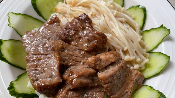 火焰金针菇牛肉盖饭