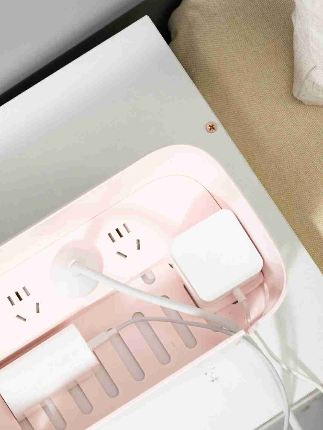 你的桌面有可妮兔吗?超可爱的一款收纳盒