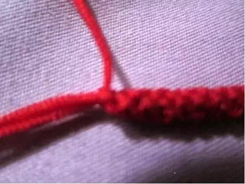 求三个转运珠手链怎样用红绳编