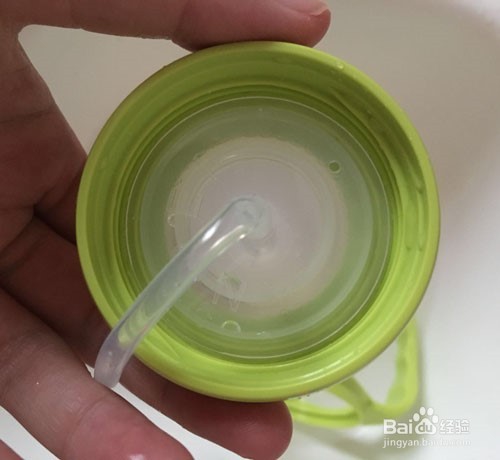 如何将奶瓶变成吸管杯