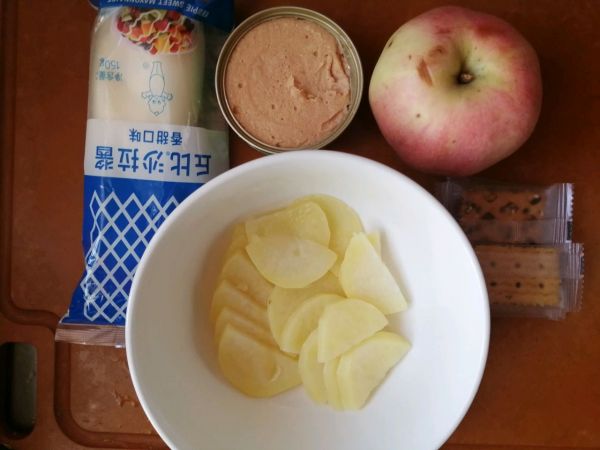 饼干夹心土豆沙拉