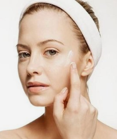 油性皮肤是否需要用护肤品？