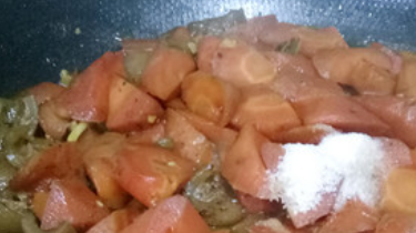 如何用猪肉皮烧菜?
