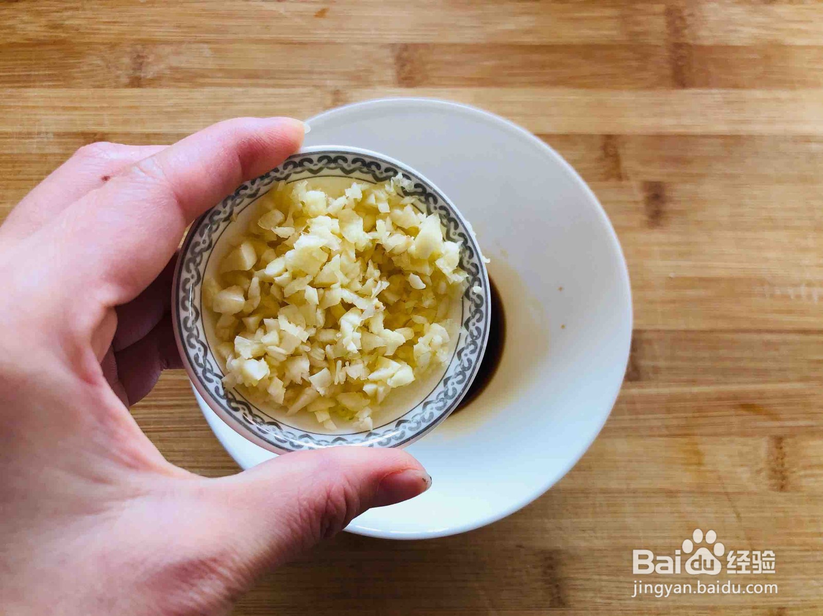 蒜泥肘花的做法