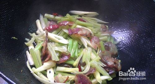 家常菜系列菜谱9：大蒜炒腊肉