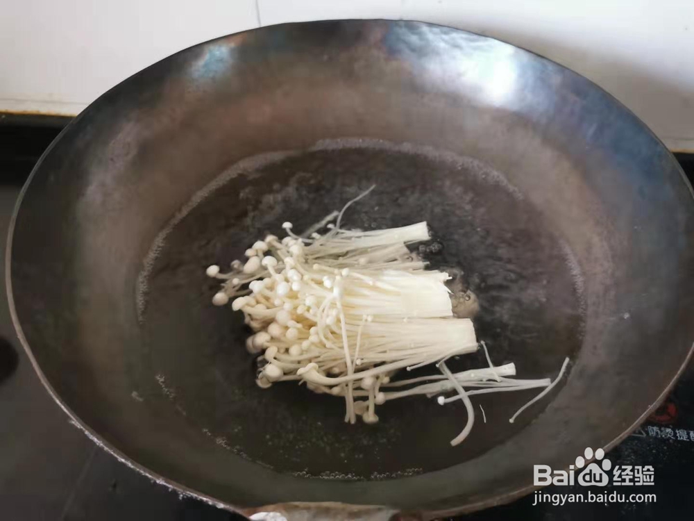 黄瓜片拌金针菇丝