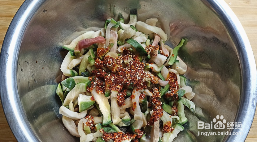 家庭版脆爽开胃的辣拌萝卜干