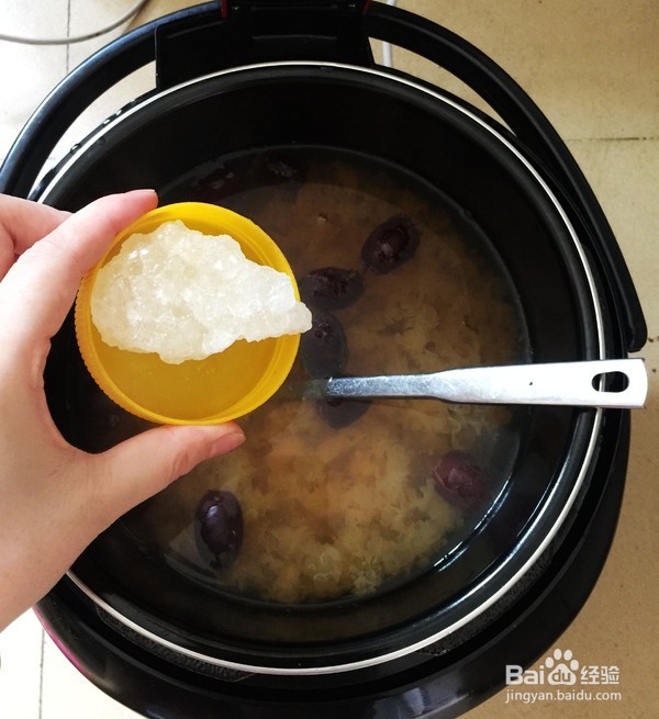 红枣莲子银耳汤的步骤