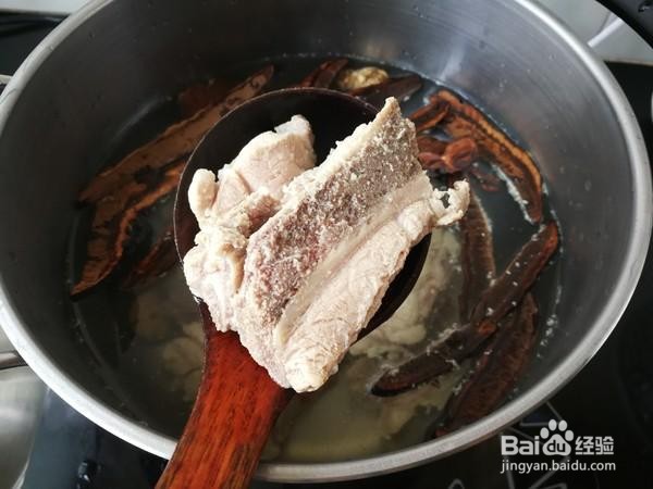 家庭自制灵芝肉骨汤