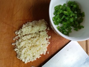 如何制作营养健康的培根虾仁青瓜玉米沙拉？
