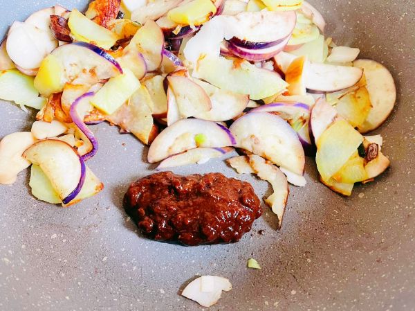 酱香小炒素什锦菜