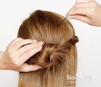 修颜显瘦的盘发发型