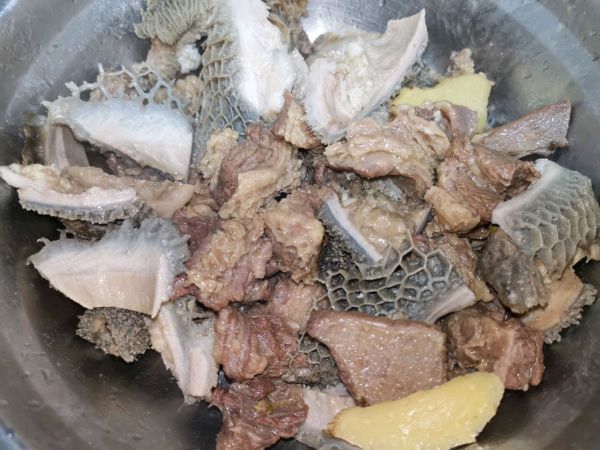 秘制萝卜焖牛腩