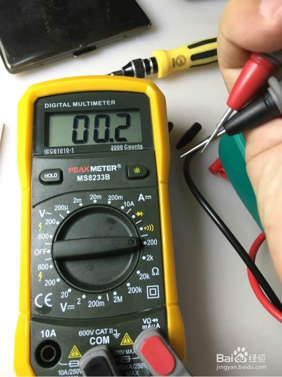 万能表怎么测12伏电池好坏