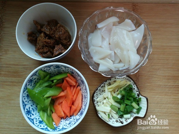 如何做美味的鱿鱼烩烤麸