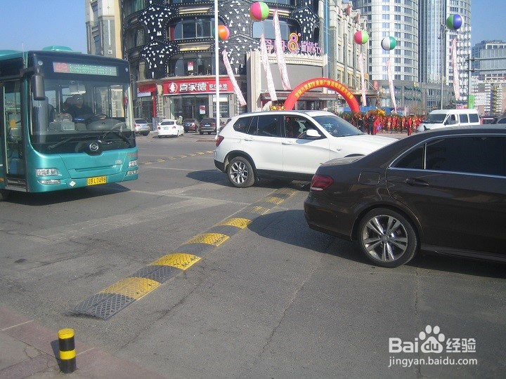 老年人在外出的时候怎样停车和驾驶