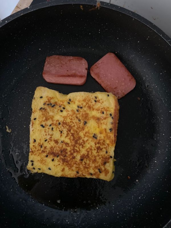 黑芝麻鸡蛋面包片