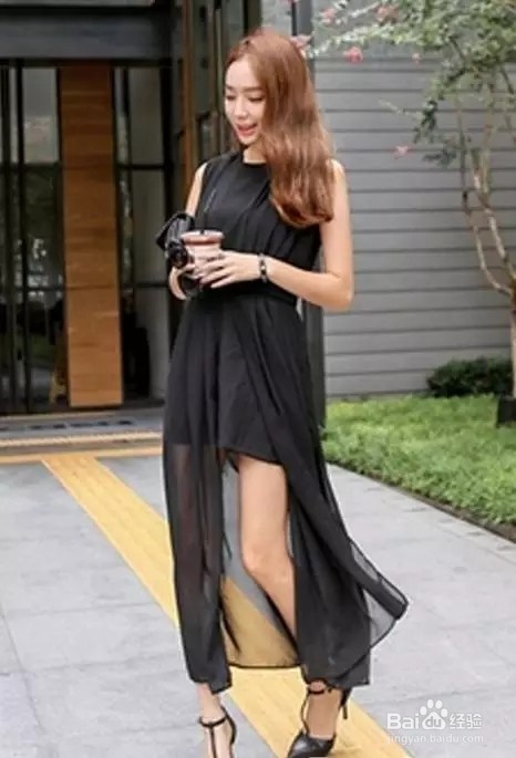 小黑裙穿出的美,你知道吗?