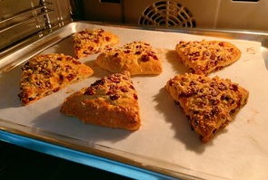 超级酥脆的蔓越莓蜜豆司康