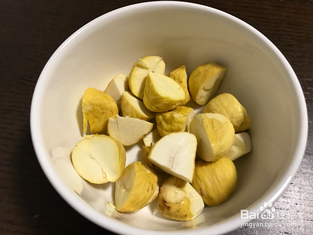 栗子腊肠煲仔饭的做法