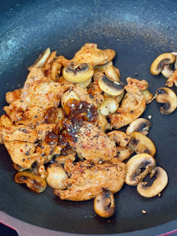 香煎白蘑鸡胸肉