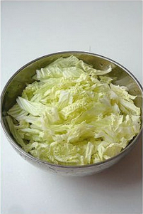 年关将近教你如何做解酒小菜-麻辣白菜叶