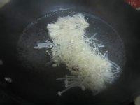 金针菇拌紫甘蓝的做法