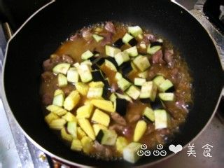 中西合璧——蒜香鸡胗炒乌冬