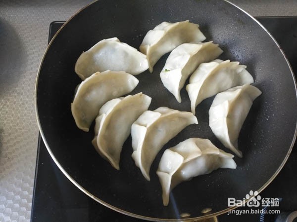 冰冻水饺如何在家做煎饺