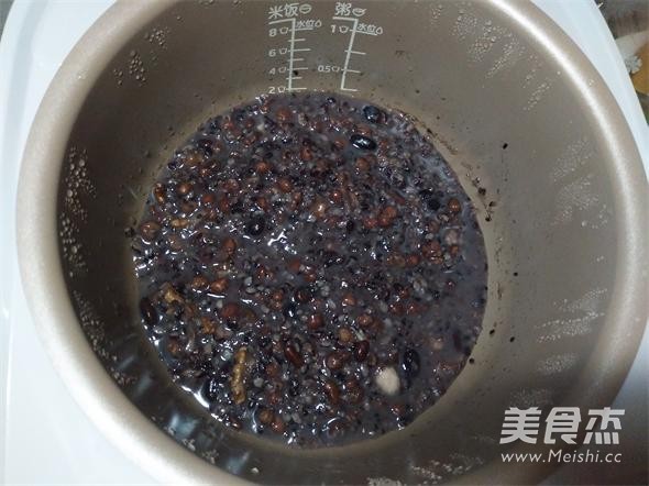 黑米黑豆薏仁粥(乌发养生粥）