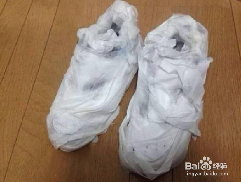 白色鞋底发黄怎样才能快速把它洗白