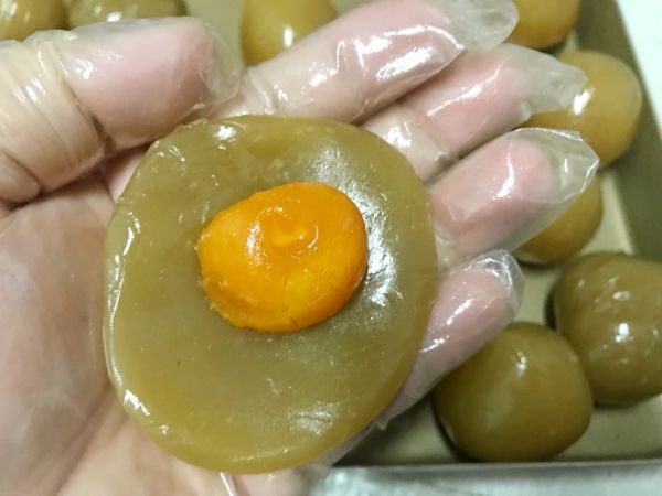 广式莲蓉蛋黄月饼