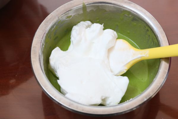 菠菜草莓奶油卷
