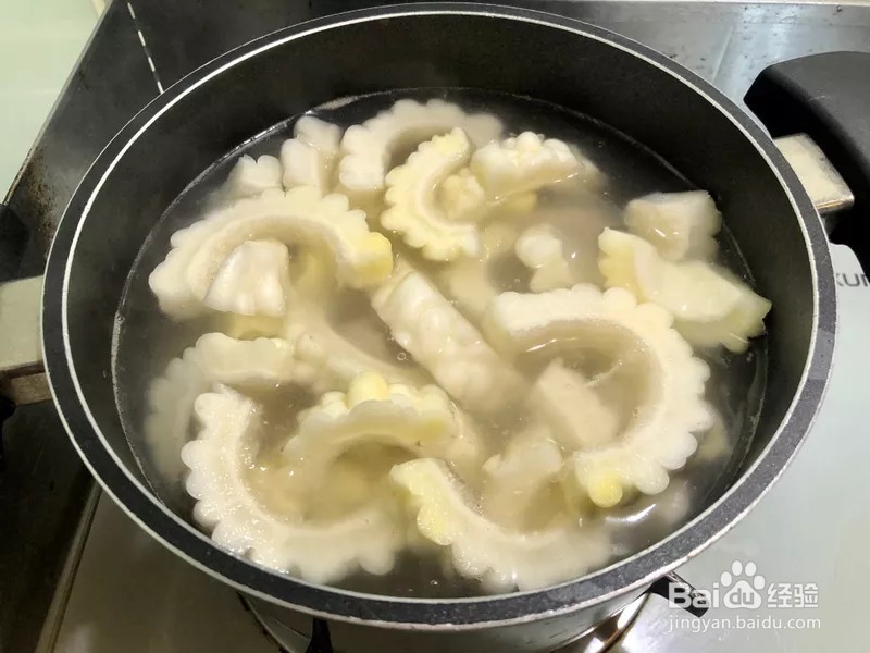 如何做出家常菜系列之苦瓜蛤蜊排骨汤