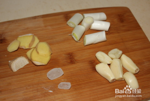 蘑菇炖兔腿的做法